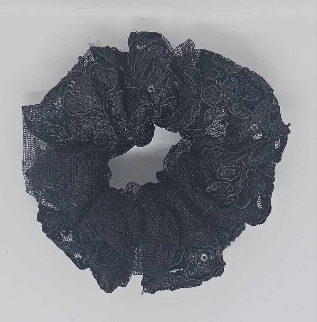 Zero Waste Scrunchie Black Flower